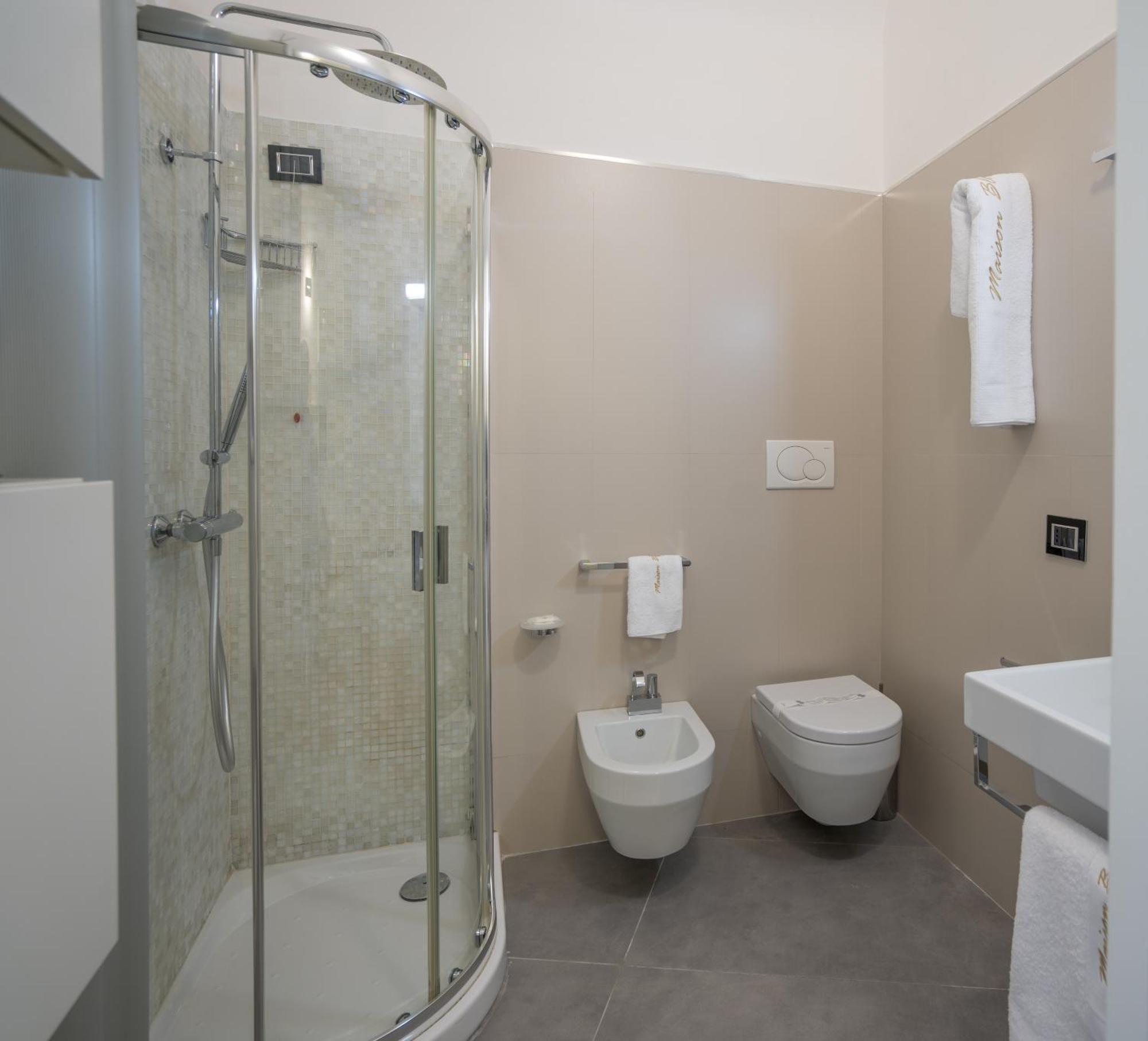 Maison Bleu Luxury Suite Sul Porto Di טרני מראה חיצוני תמונה